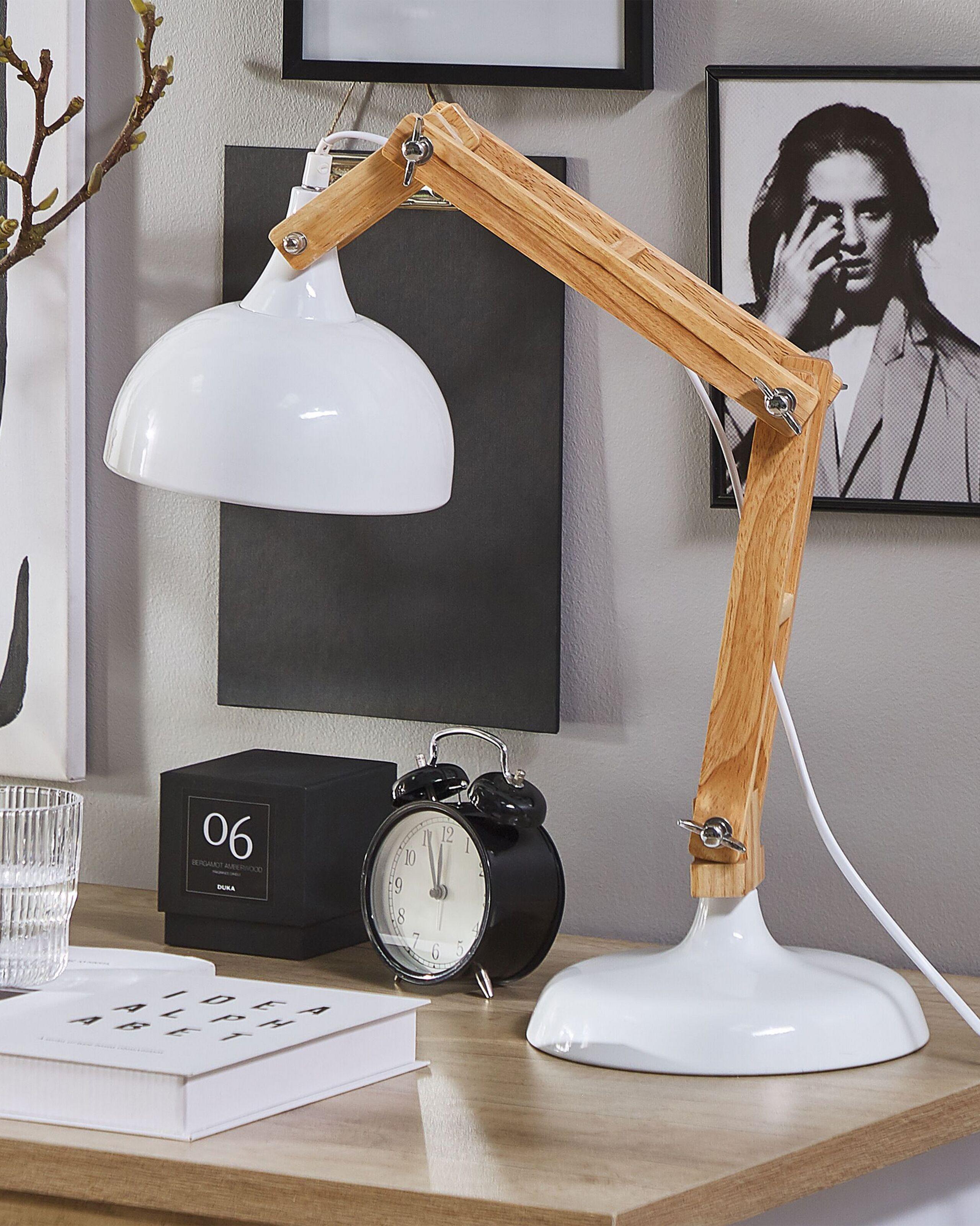 Beliani Lampe de bureau en Bois d'hévéa Scandinave SALADO  