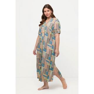 Ulla Popken  Chemise de nuit. Imprimé patchwork. Décolleté en V. Manches courtes 