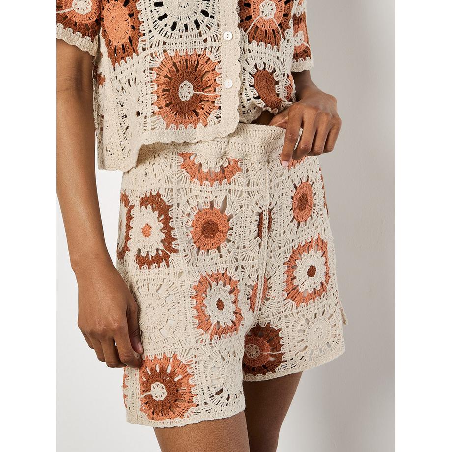 Short à carrés au crochet