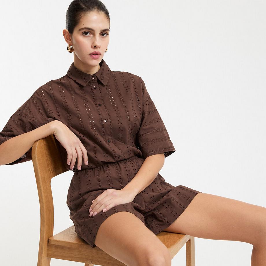 Weites Hemd aus englischer Stickerei