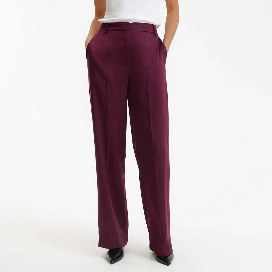 Gerade geschnittene Hose mit Bundfalten