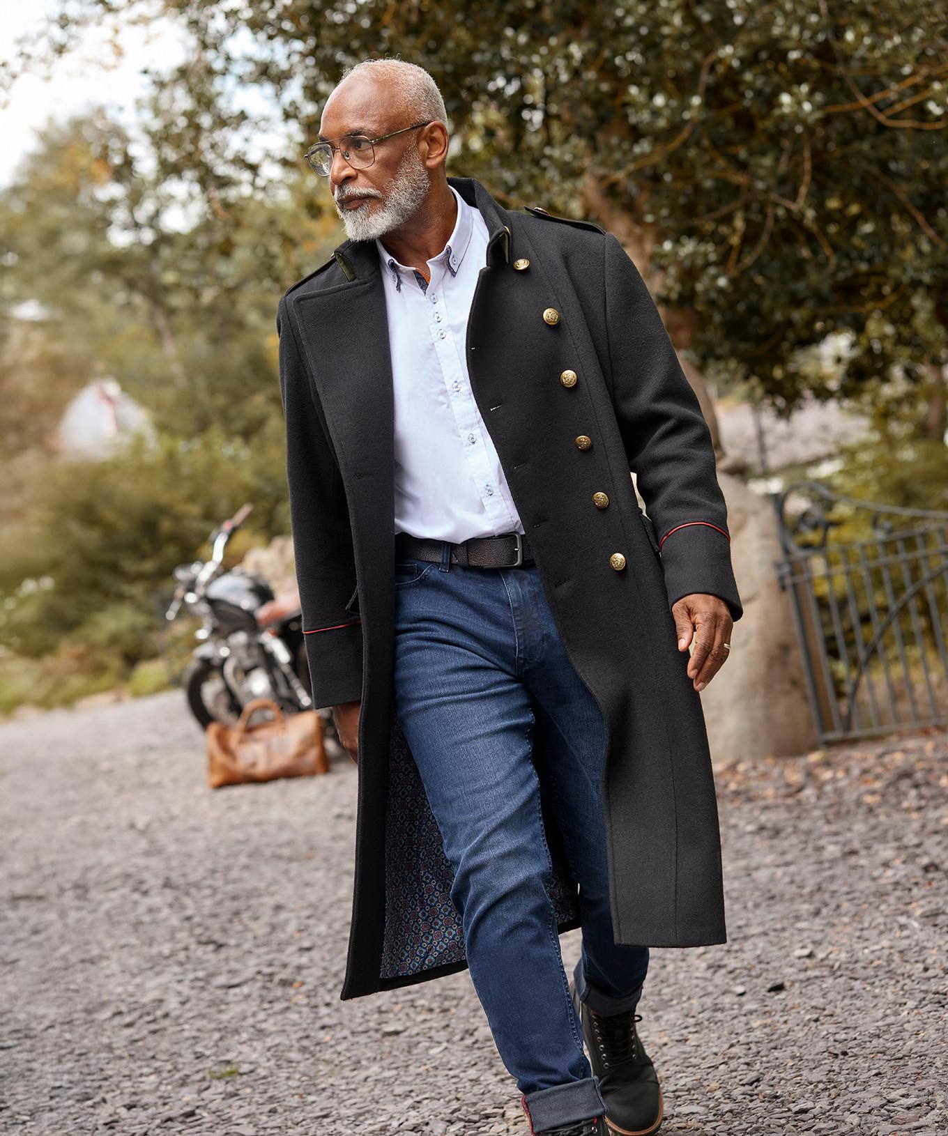 Joe Browns Mantel im Military Stil  