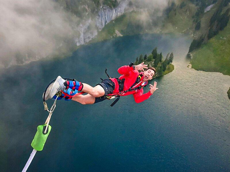 Smartbox  Adrenalinica esperienza di bungee jumping sul monte Stockhorn - Cofanetto regalo 