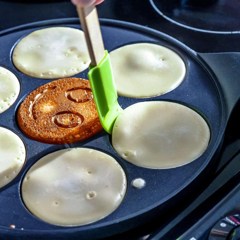 B2X  Pfannkuchenpfanne mit Gesichtern 