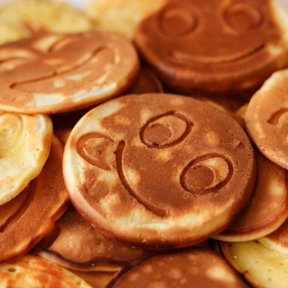 B2X  Pfannkuchenpfanne mit Gesichtern 