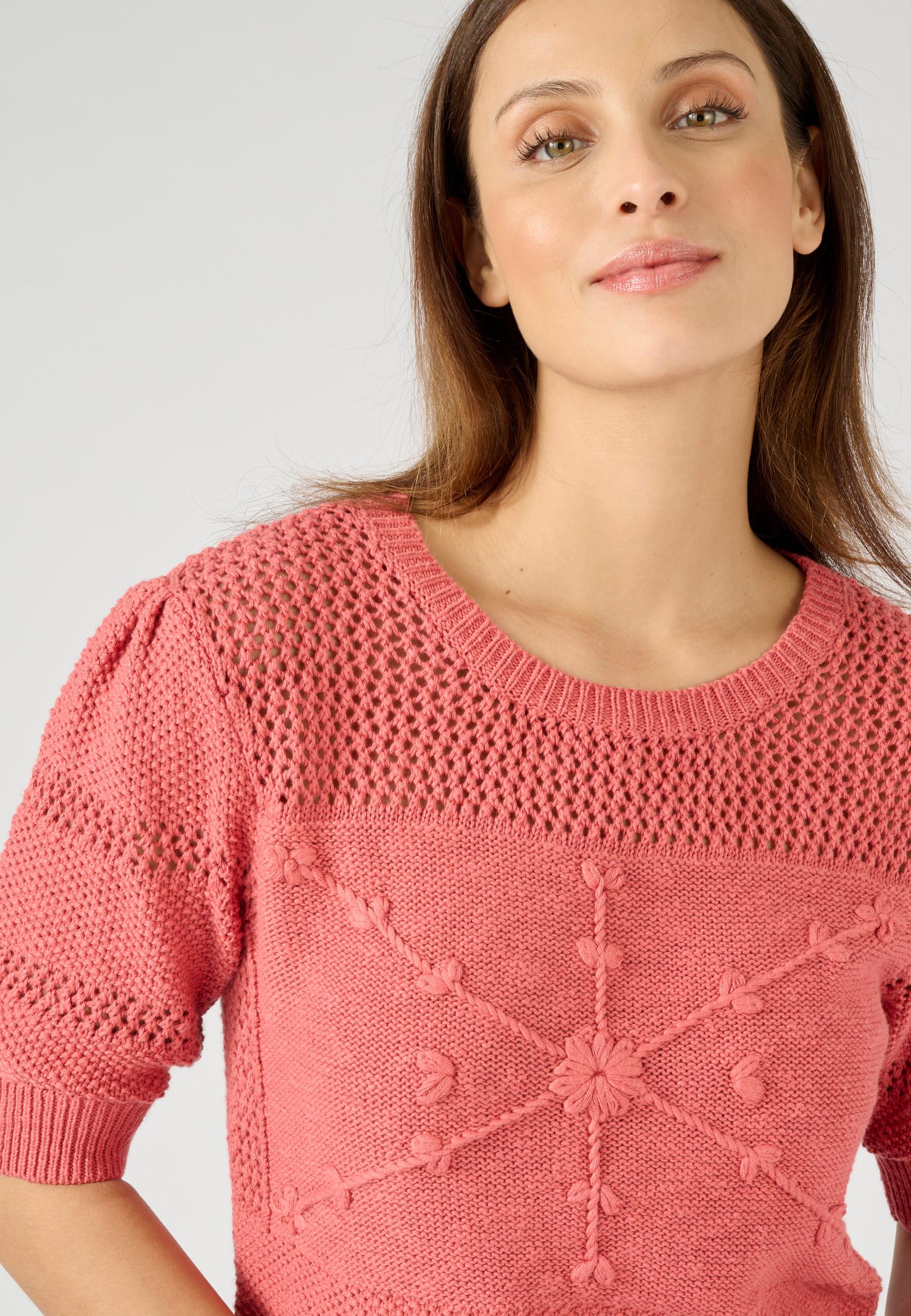 Damart  Pull maille effet crochet. 