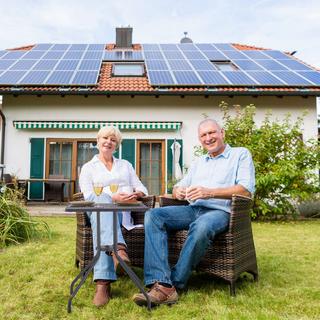 B2X Tavolo da giardino in rattan grigio  