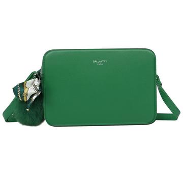 Borsa a tracolla da donna decorata con un pompon e un foulard