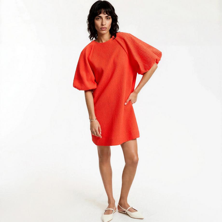 Robe courte manches courtes bouffantes
