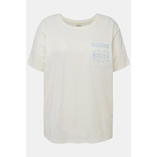 Ulla Popken  T-shirt di cotone biologico con taschino di pizzo, scollo a girocollo e mezze maniche 