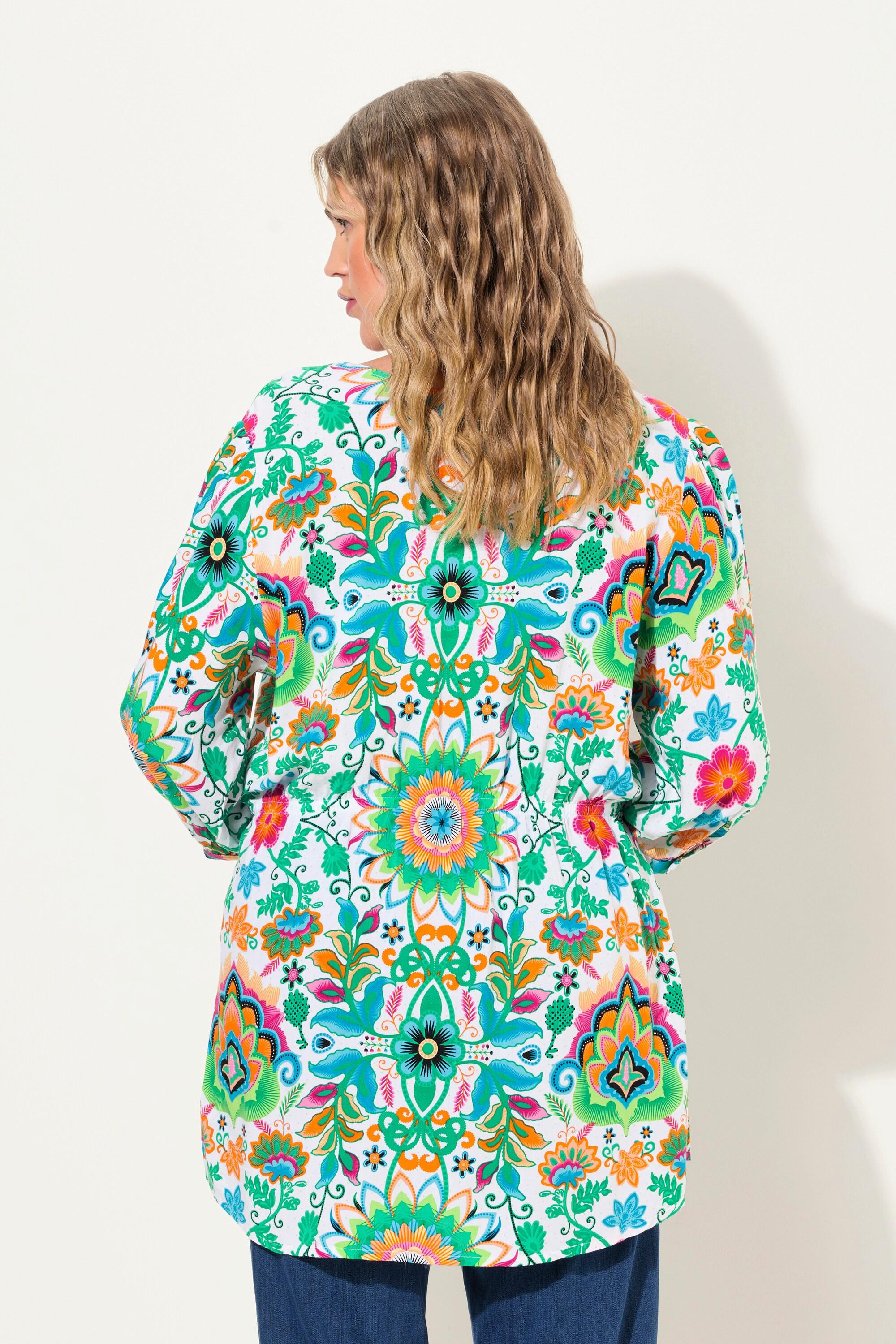 Ulla Popken  Blusa dal taglio svasato con fiori, scollo a V e maniche a 3/4 