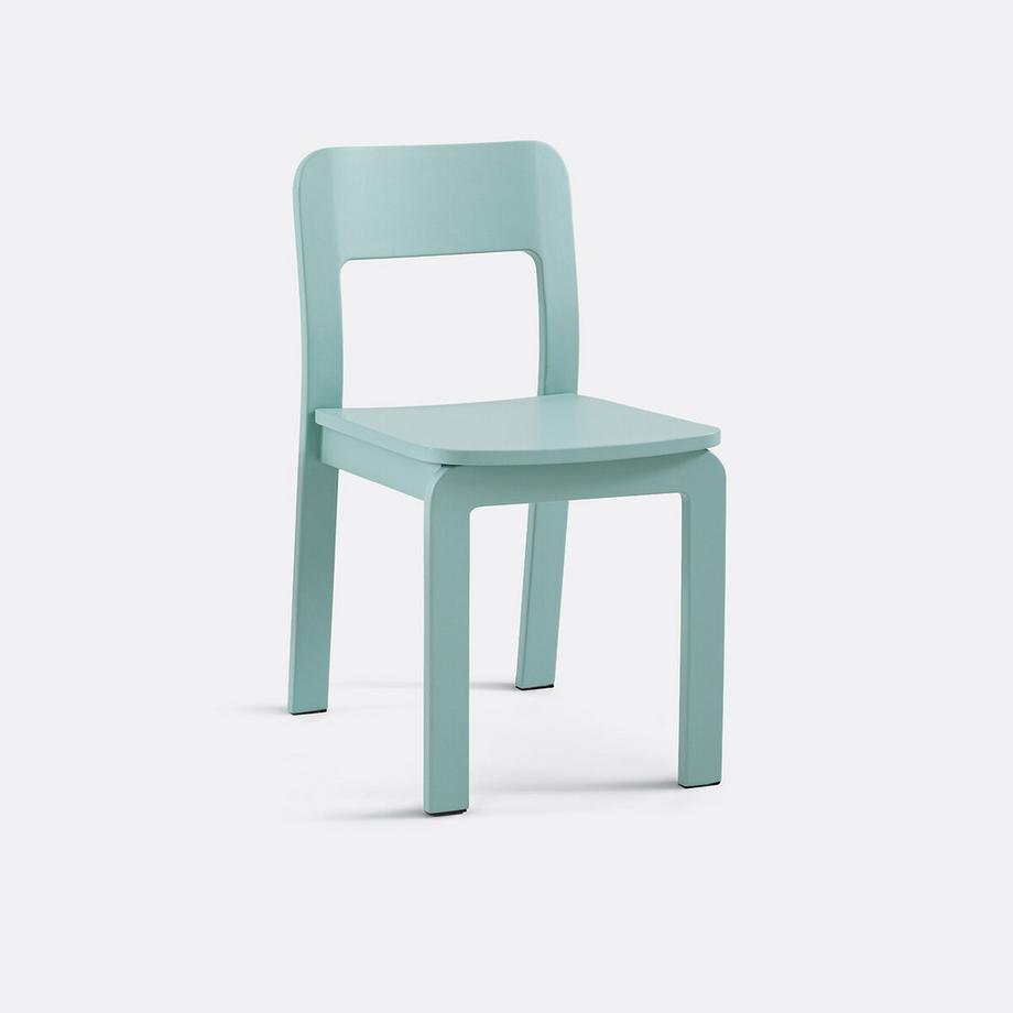 Stuhl aus gebeizter massiver Birke