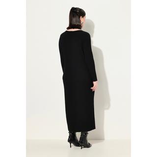 Ulla Popken  Robe maxi en maille côtelée, décolleté en V et manches longues. Coupe Slim Fit. 