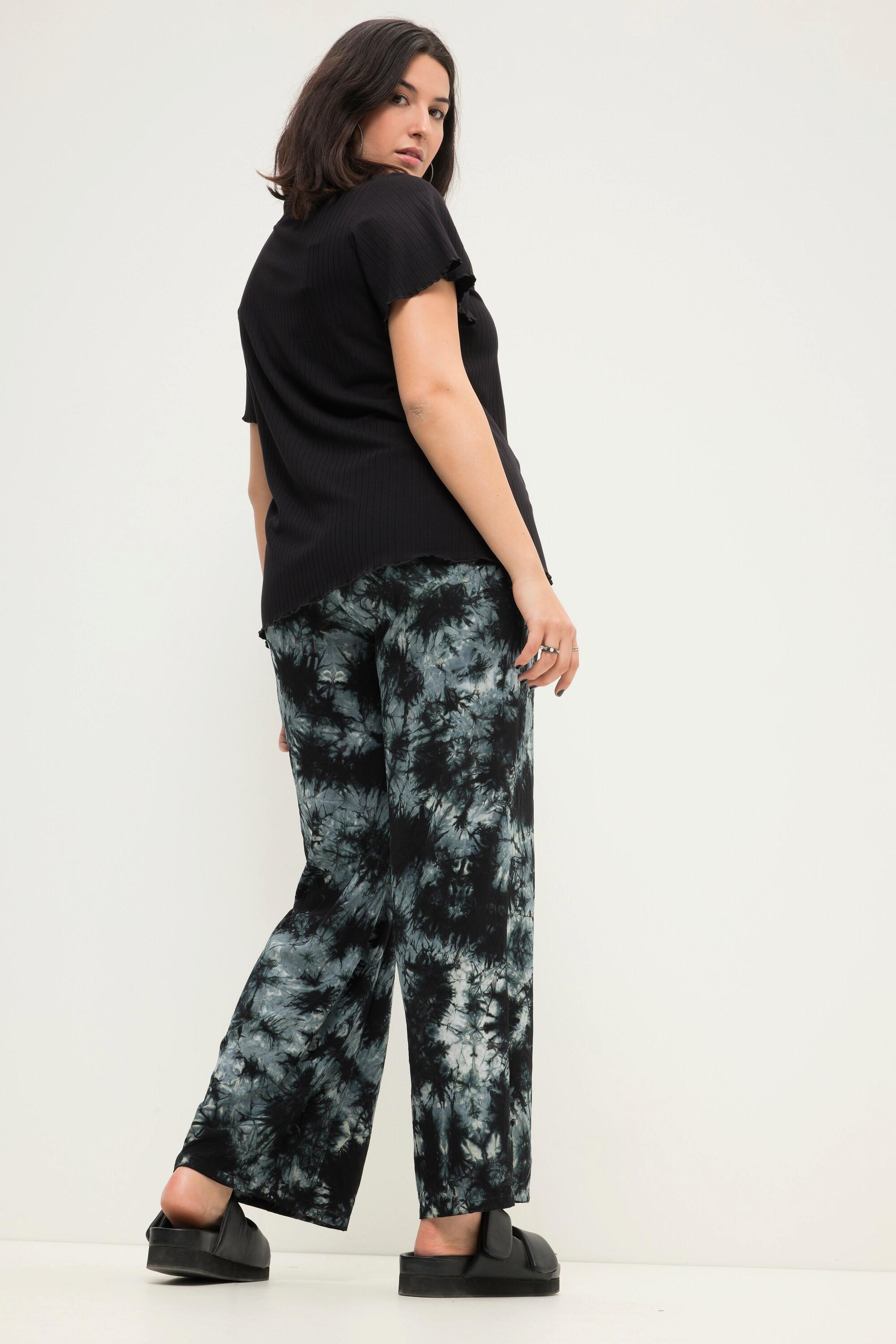 Studio Untold  Pantalon taille haute à jambes larges et taille partiellement élastique. Imprimé batik 