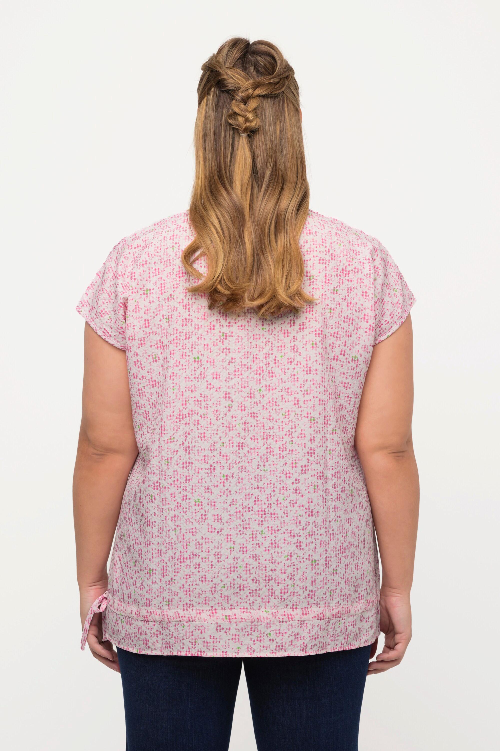 Ulla Popken  Blouse à fleurs. Décolleté en V, manches courtes. Cordon de serrage à la base. 