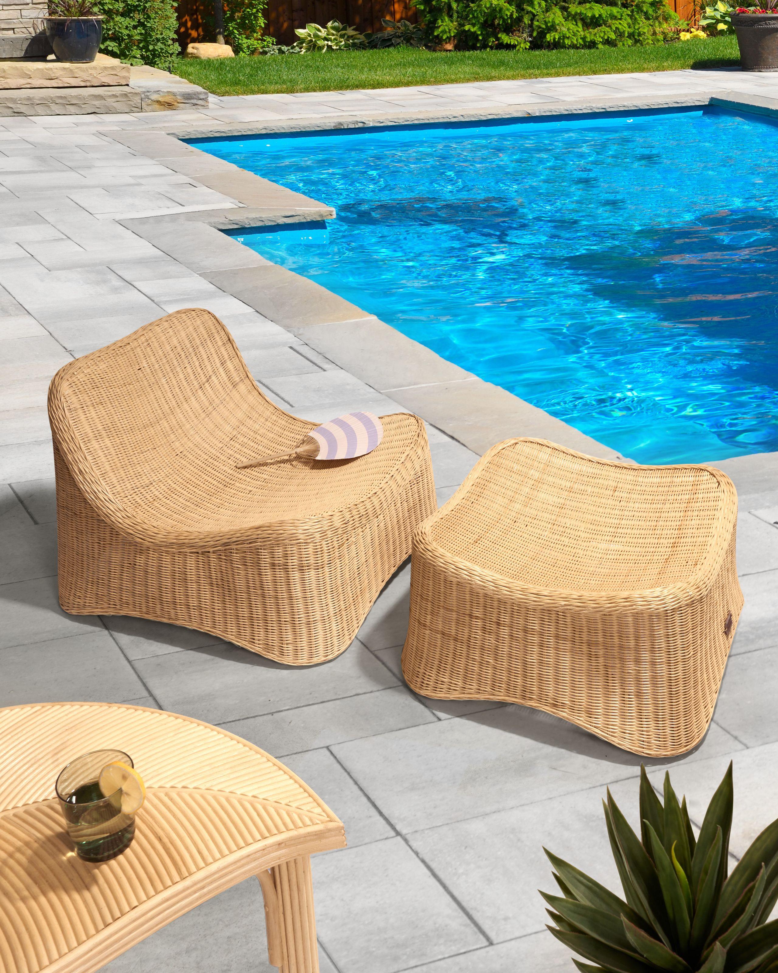 Beliani Gartensessel mit Ottomane aus Rattan Boho AIGANI  