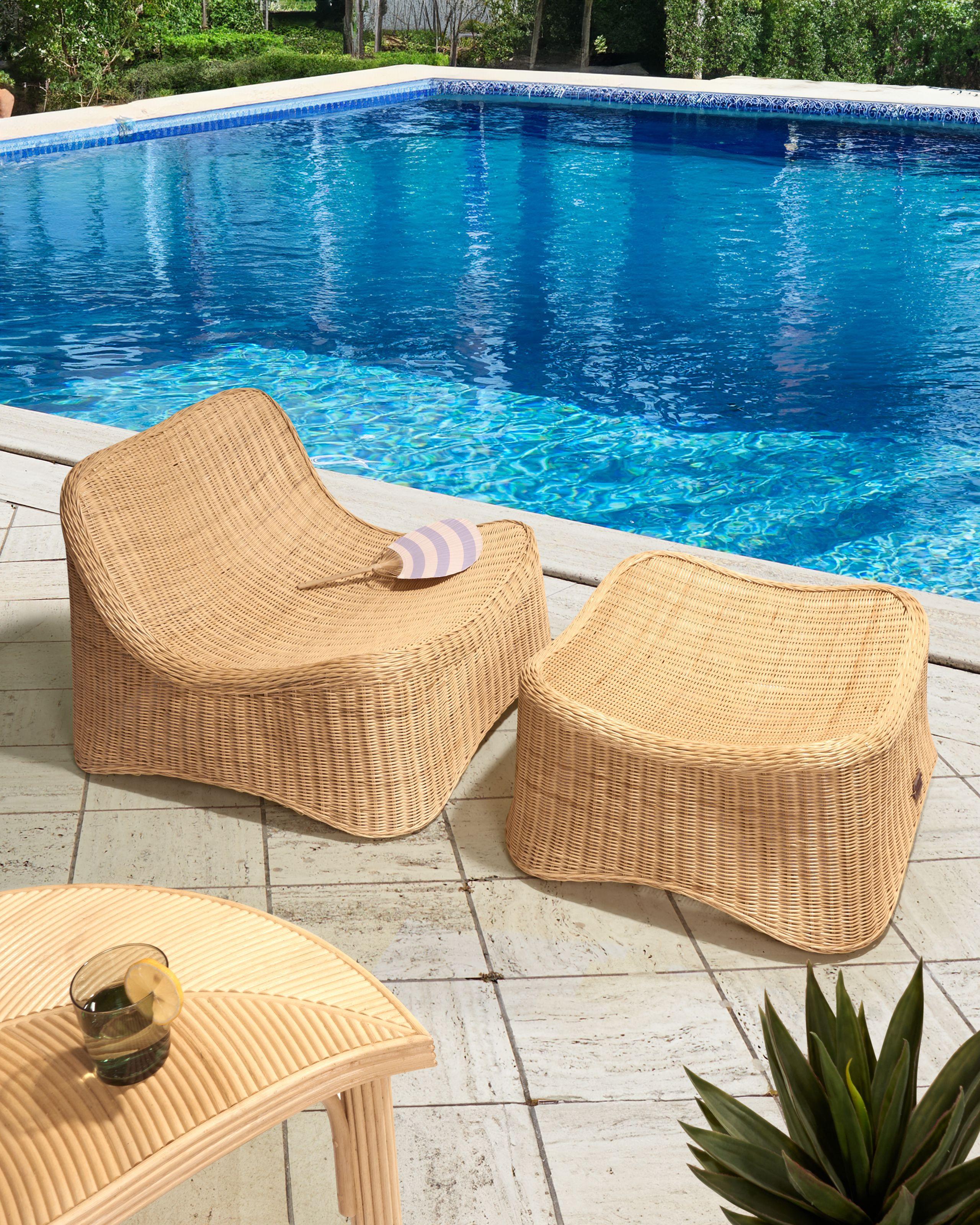 Beliani Gartensessel mit Ottomane aus Rattan Boho AIGANI  