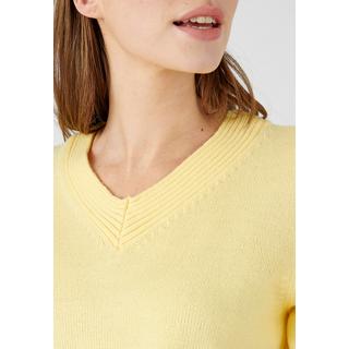 Damart  Pull col V maille jersey souple. 