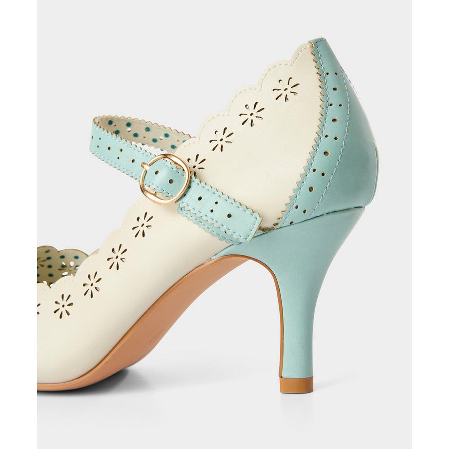 Joe Browns Riemchenschuhe mit floralem Durchbruchmuster  