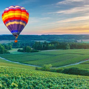 Heissluftballonfahrt für 1 Stunde für 1 Person über Frankreich - Geschenkbox