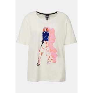 Ulla Popken  T-shirt dal taglio oversize con immagine di donna, scollo a V e mezze maniche 