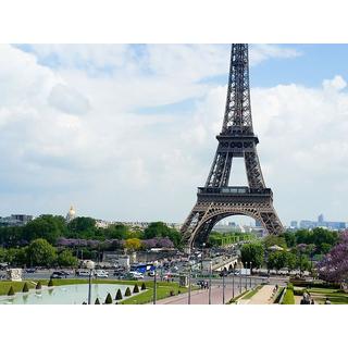 Smartbox  Magica Parigi: 2 notti d’incanto e visita alla Torre Eiffel con accesso al secondo piano - Cofanetto regalo 