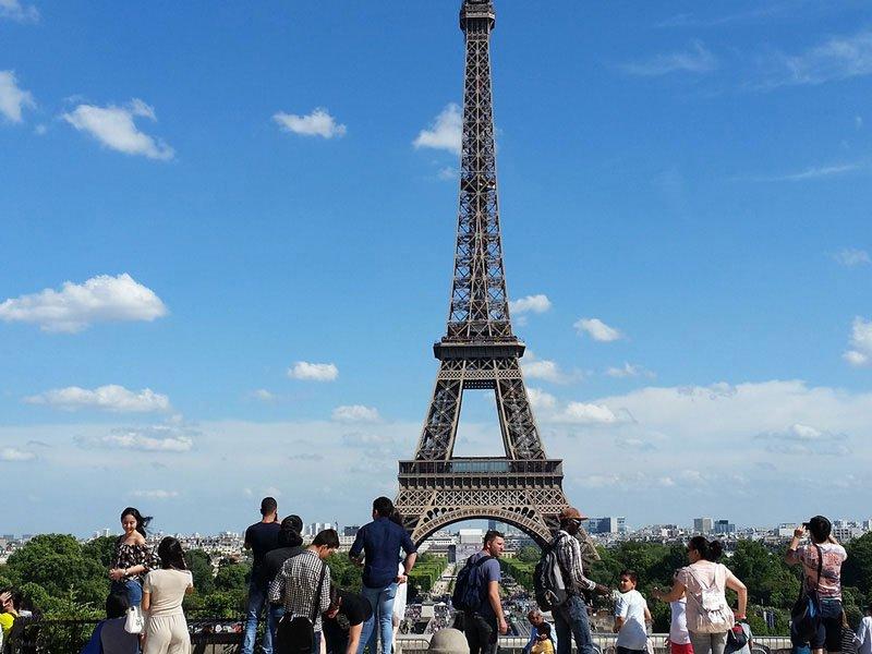 Smartbox  Magica Parigi: 2 notti d’incanto e visita alla Torre Eiffel con accesso al secondo piano - Cofanetto regalo 