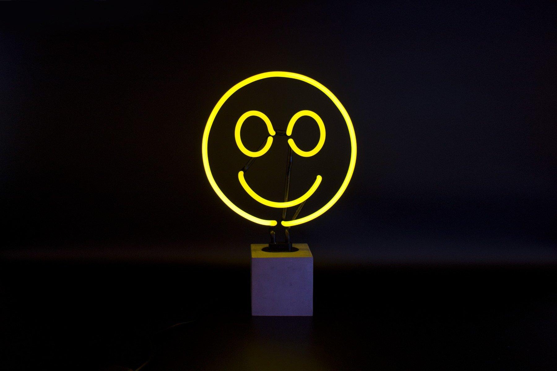 Locomocean Glas Neon Tischlampe mit Betonsockel - Smiley  