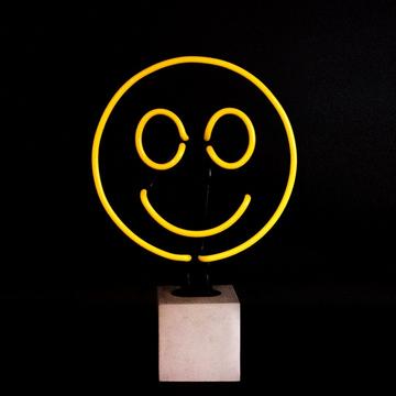 Lampe de table en verre néon avec socle en béton - Smiley