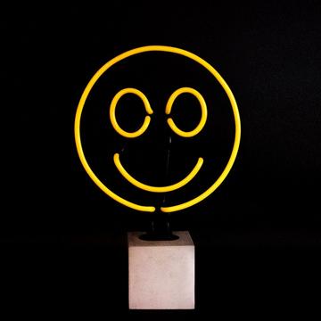 Glas Neon Tischlampe mit Betonsockel - Smiley