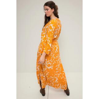 Studio Untold  Robe trapèze coupe maxi, imprimé batik, décolleté en V et manches style kimono 