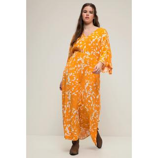 Studio Untold  Robe trapèze coupe maxi, imprimé batik, décolleté en V et manches style kimono 