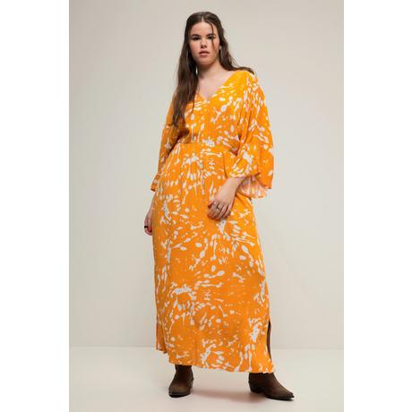 Studio Untold  Robe trapèze coupe maxi, imprimé batik, décolleté en V et manches style kimono 