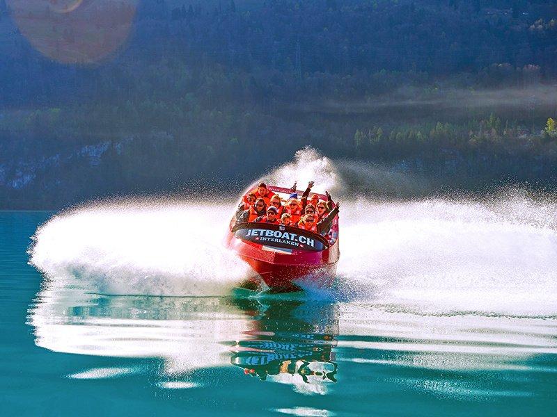 Smartbox  Outdoor Nervenkitzel in Interlaken: Jet Boat Panoramatour für 2 Erwachsene - Geschenkbox 