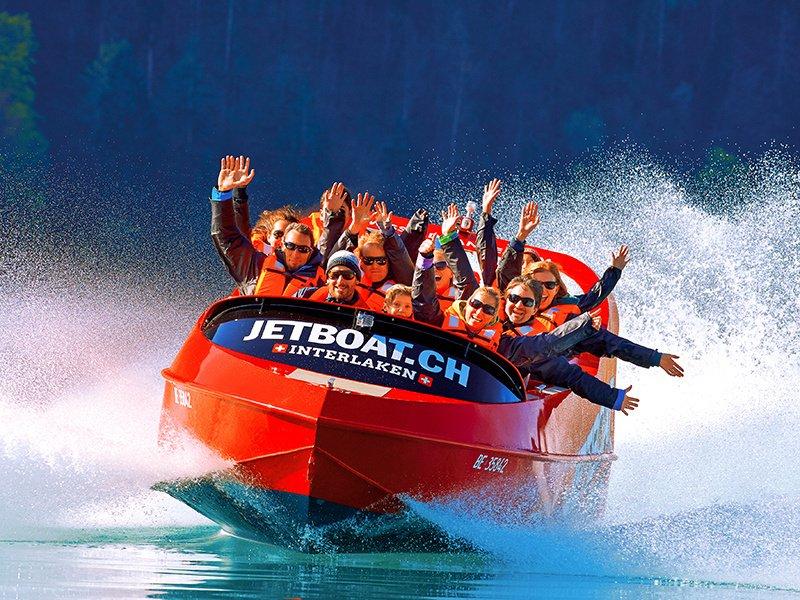 Smartbox  Outdoor Nervenkitzel in Interlaken: Jet Boat Panoramatour für 2 Erwachsene - Geschenkbox 