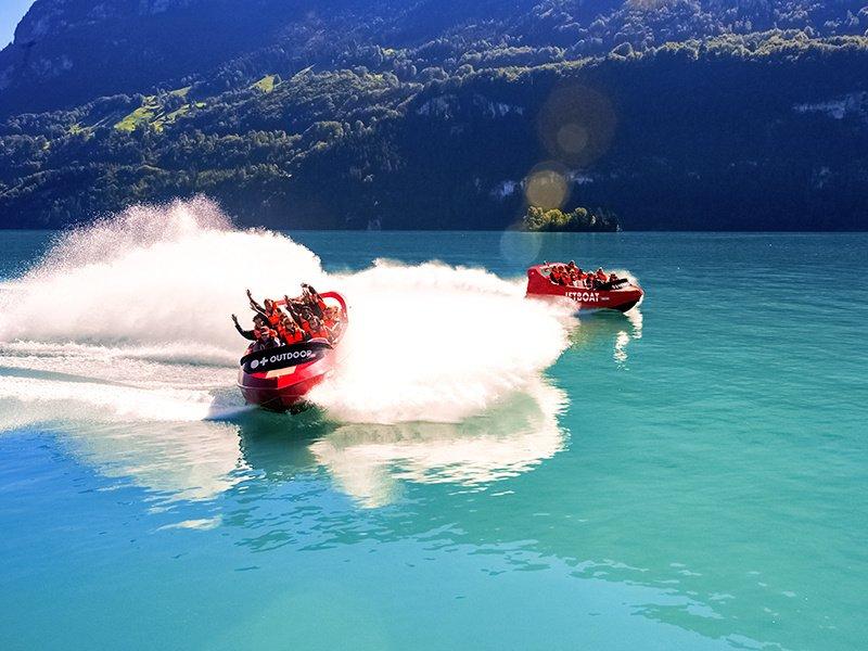 Smartbox  Outdoor Nervenkitzel in Interlaken: Jet Boat Panoramatour für 2 Erwachsene - Geschenkbox 