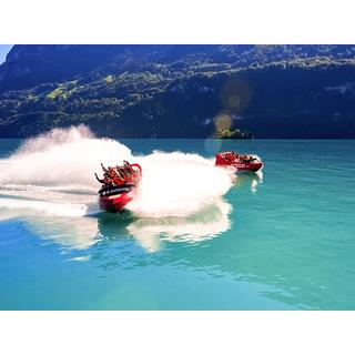 Smartbox  Outdoor Nervenkitzel in Interlaken: Jet Boat Panoramatour für 2 Erwachsene - Geschenkbox 