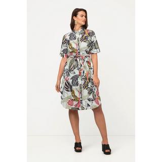 Ulla Popken  Robe chemisier, imprimé feuilles. Col chemise et manches 3/4. Ligne en A. 