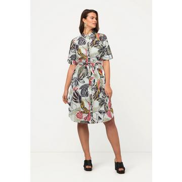 Robe chemisier, imprimé feuilles. Col chemise et manches 3/4. Ligne en A.