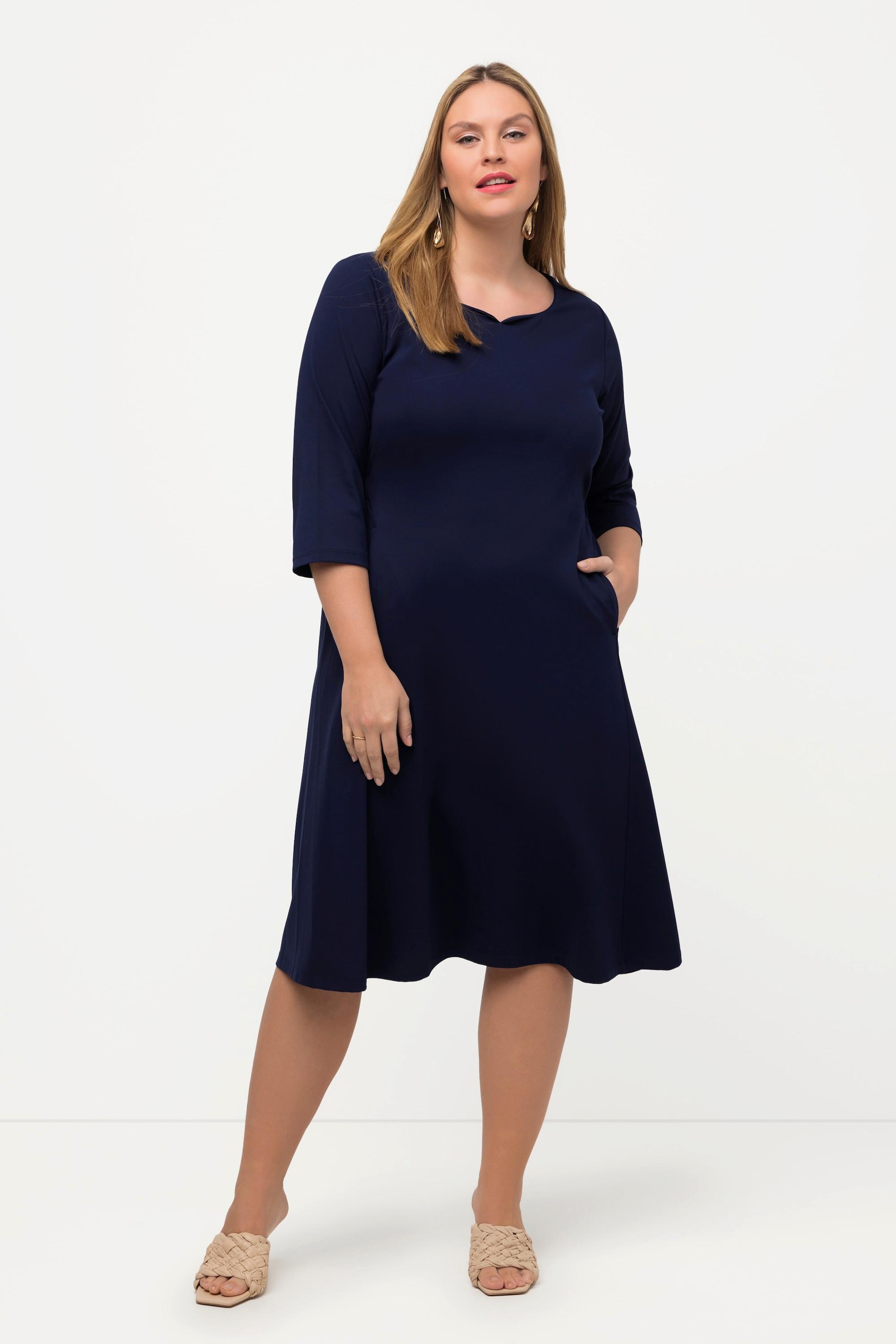 Ulla Popken  Robe midi. Taille élastique. Décolleté en forme de cœur, manches 3/4. 