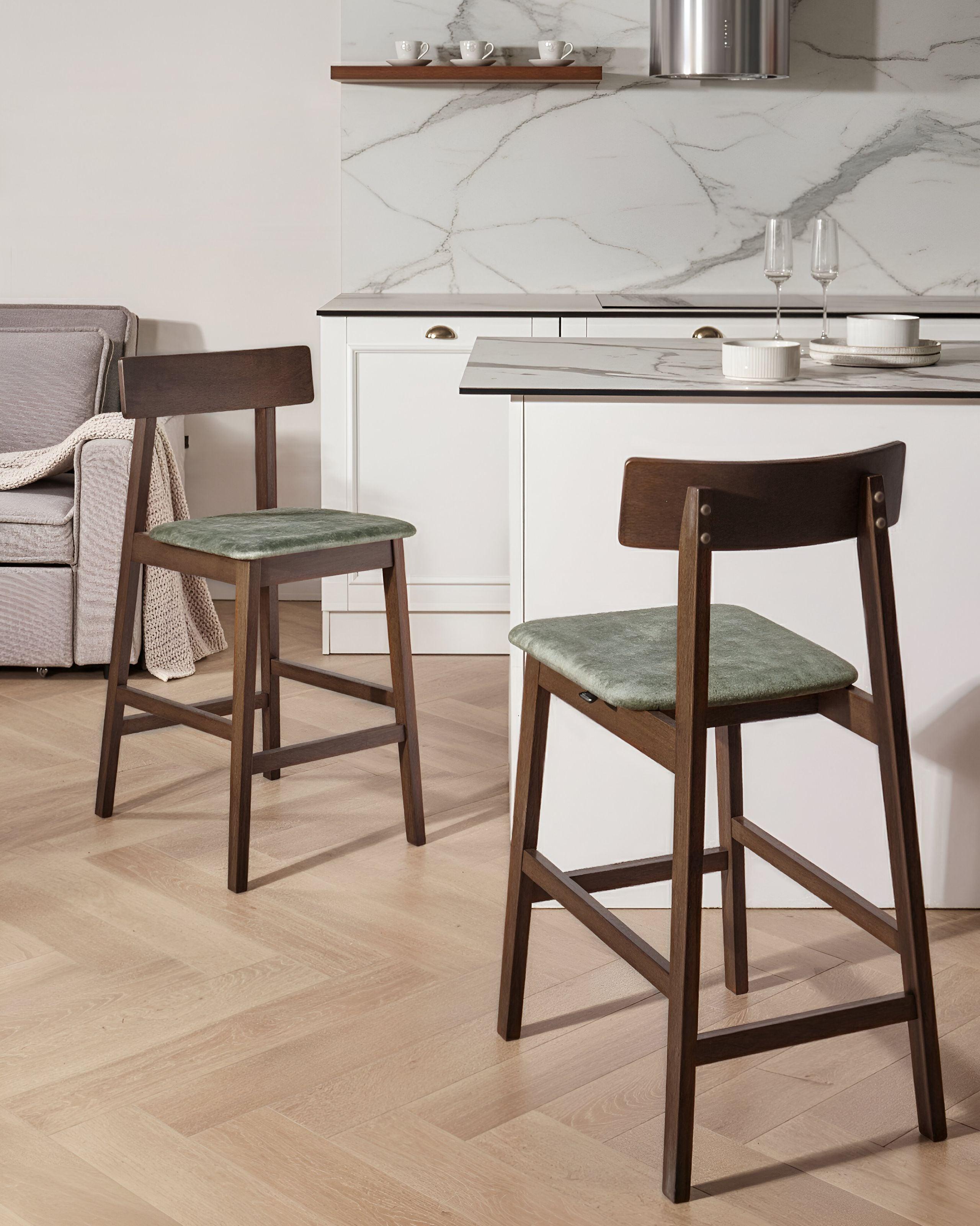 Beliani Lot de 2 chaises de bar en Bois d'hévéa Rétro ISANTI  