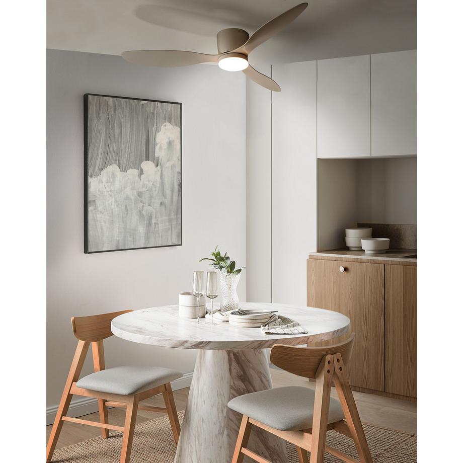 Beliani Deckenventilator mit Licht aus Kunststoff Skandinavisch VEMBAR  