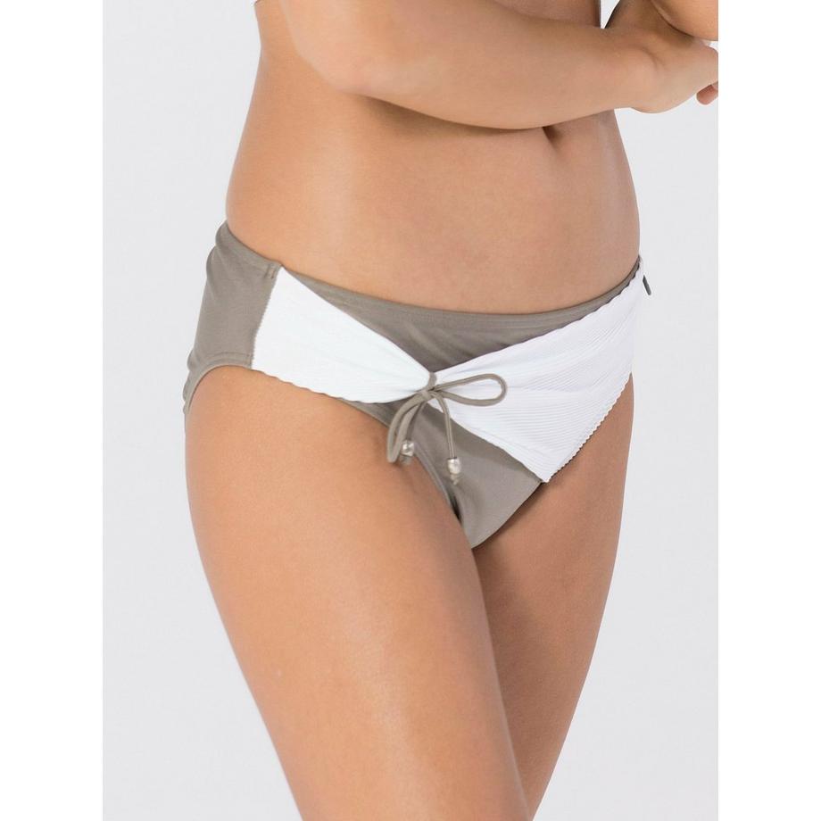 Calze a pieghe bianche per costumi da bagno
