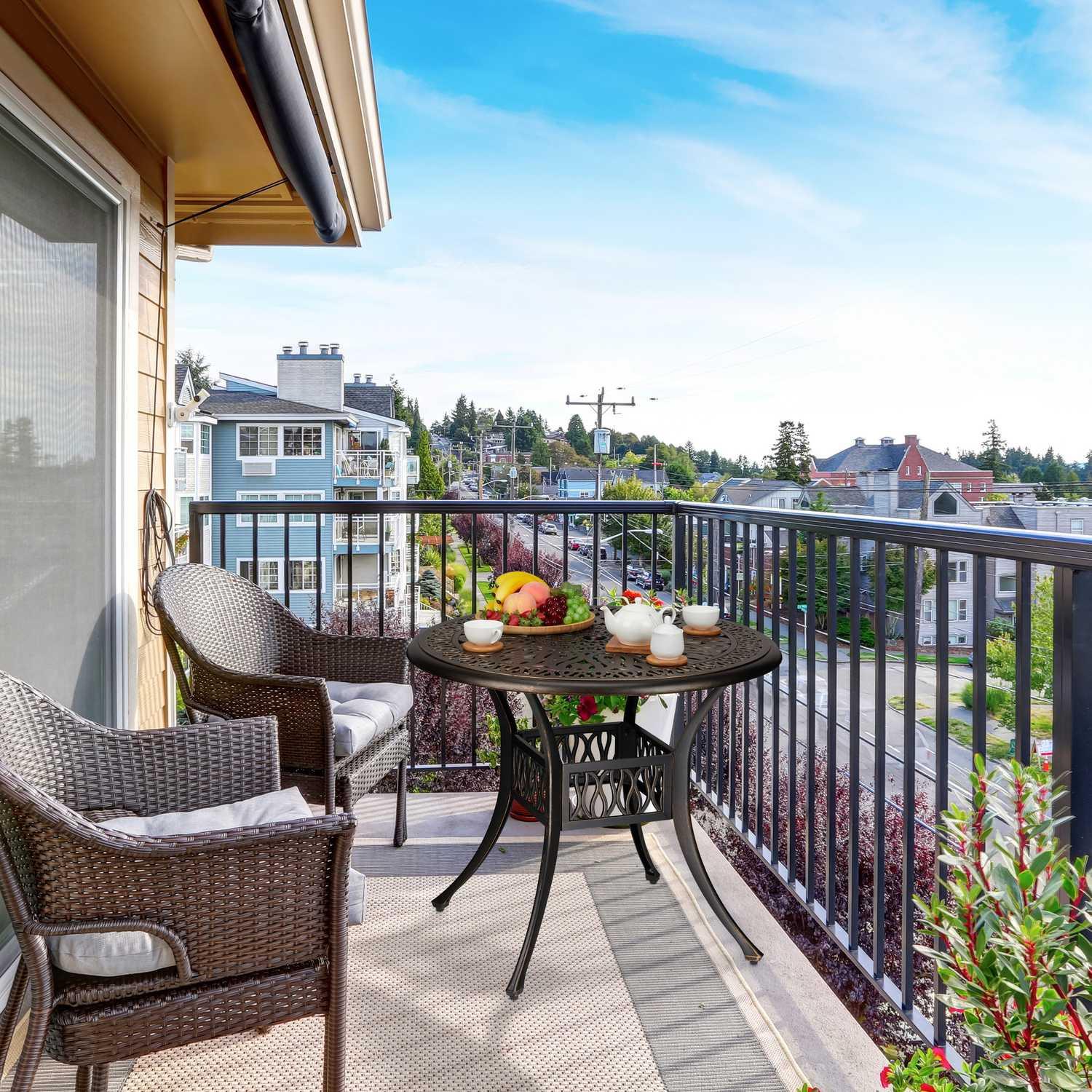 Northix Antiker Gartentisch mit Schirmloch  