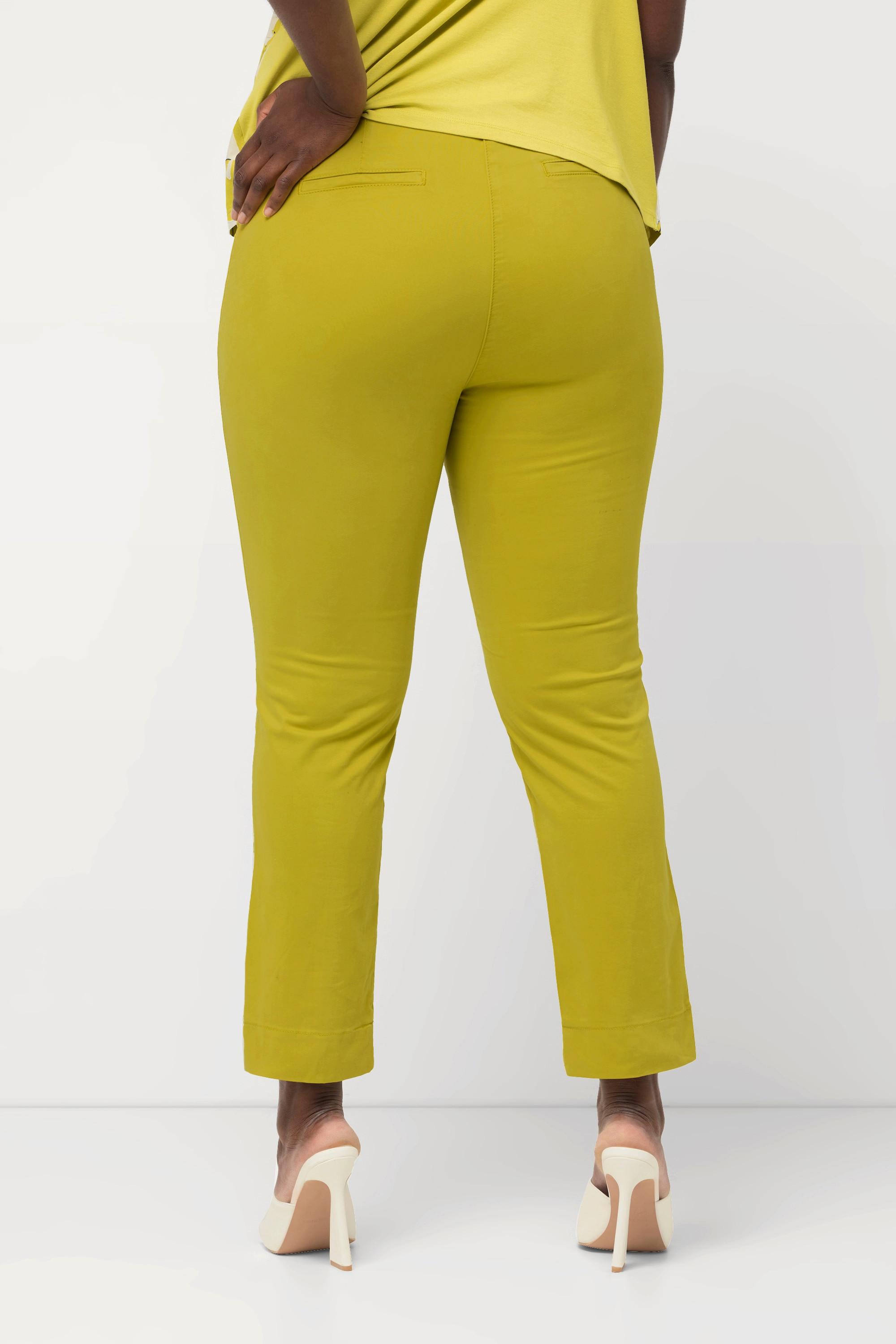 Ulla Popken  Pantalon avec passepoil et taille élastique. Coupe ajustée avec fente sur le bas de jambe. 