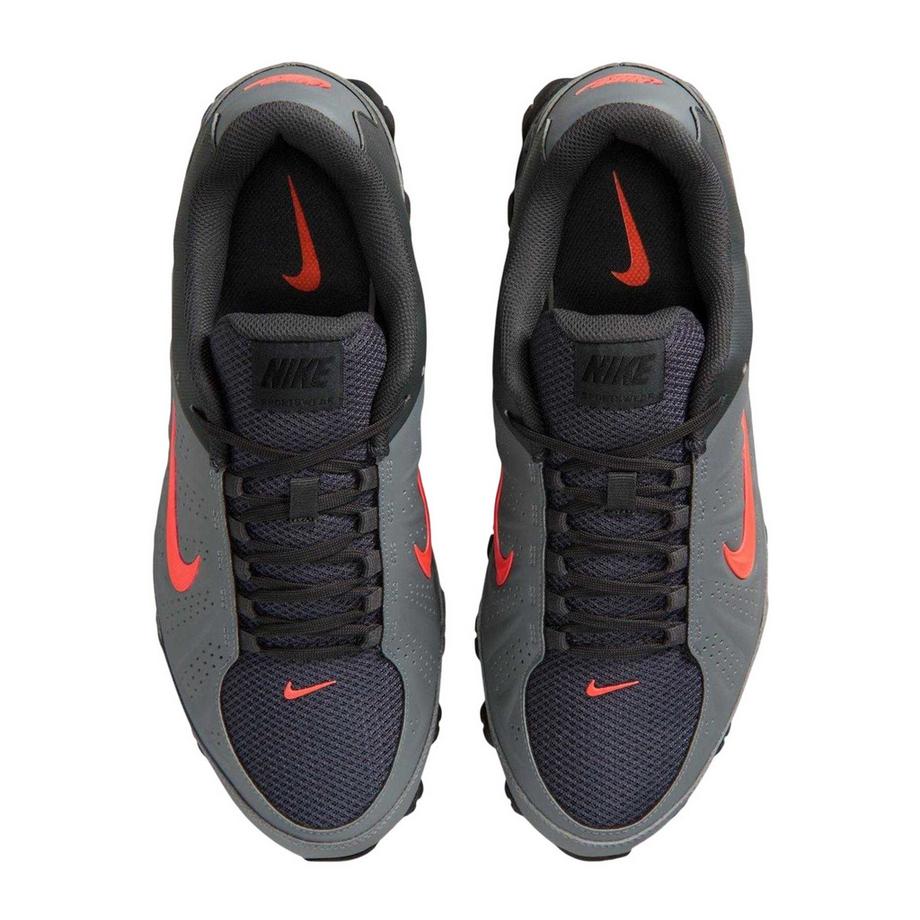 NIKE Baskets Reax à Lacets  