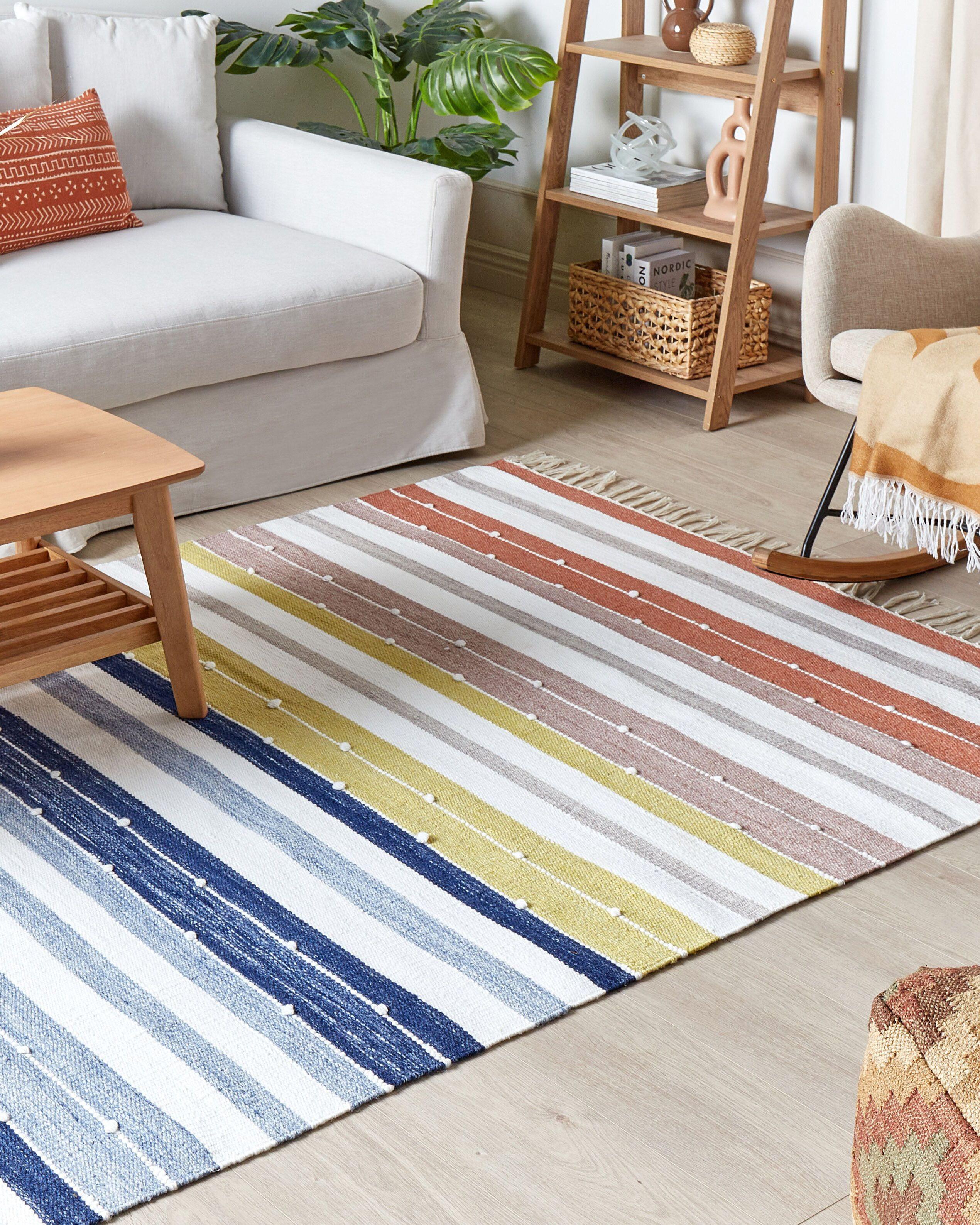 Beliani Tapis en Matière synthétique Traditionnel TOZAKLI  