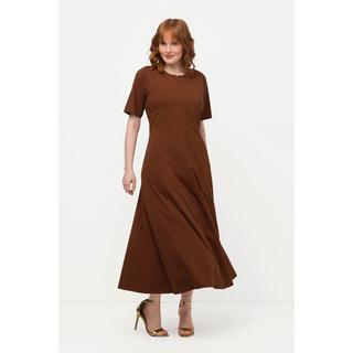 Ulla Popken  Robe maxi à col rond et manches courtes. Ligne A et surpiqûres. 