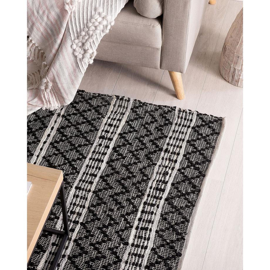 Beliani Tapis en Cuir  FEHIMLI  