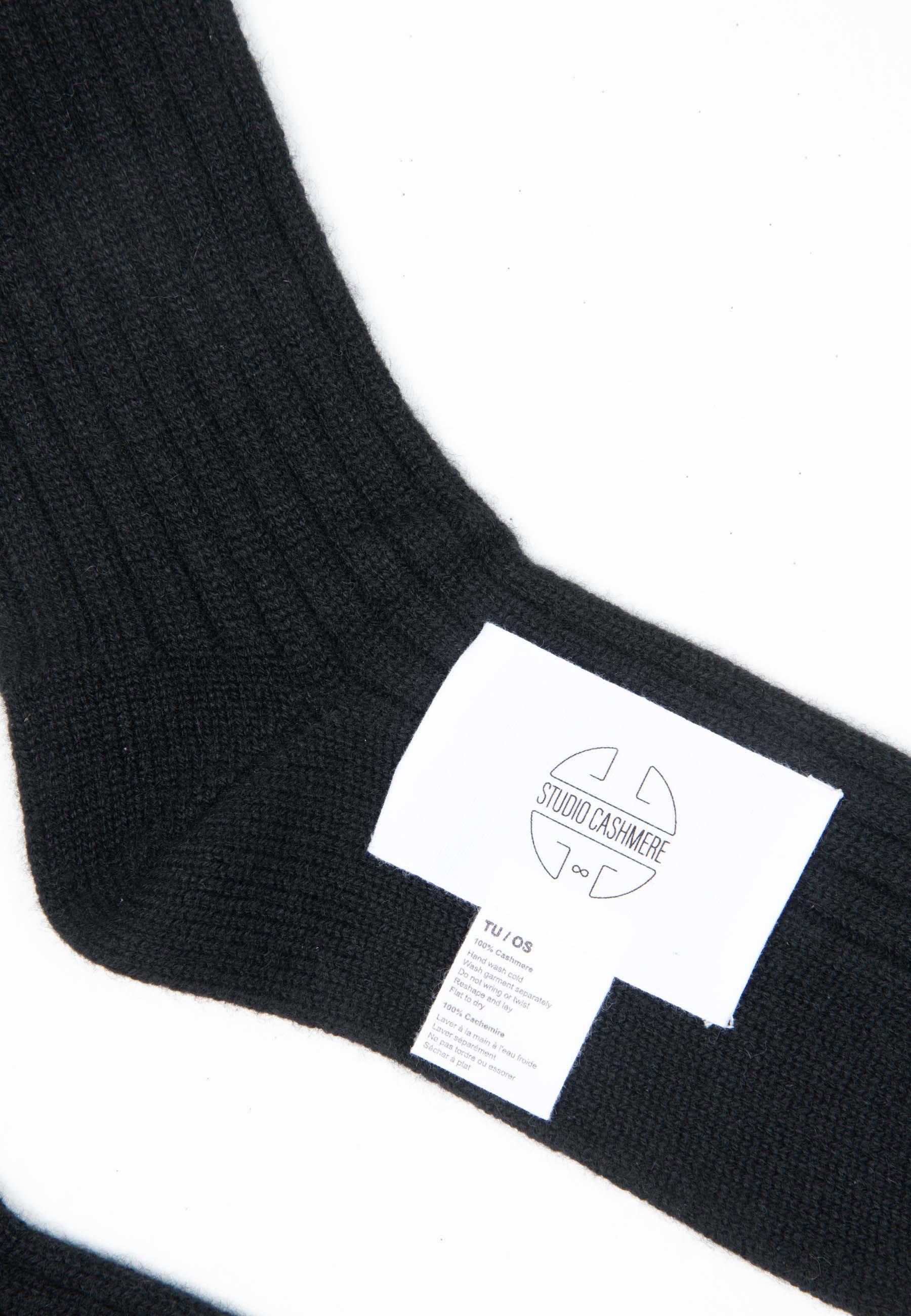 Studio Cashmere8  UNI 13 Strumpf aus traditioneller Rippe 4 Fäden - 100% Kaschmir 